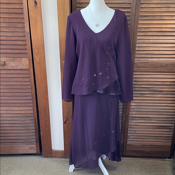 Studio I Dresses & Skirts - Elegant Purple/Burgundy Top and Skirt Ensemble ( Size 12)